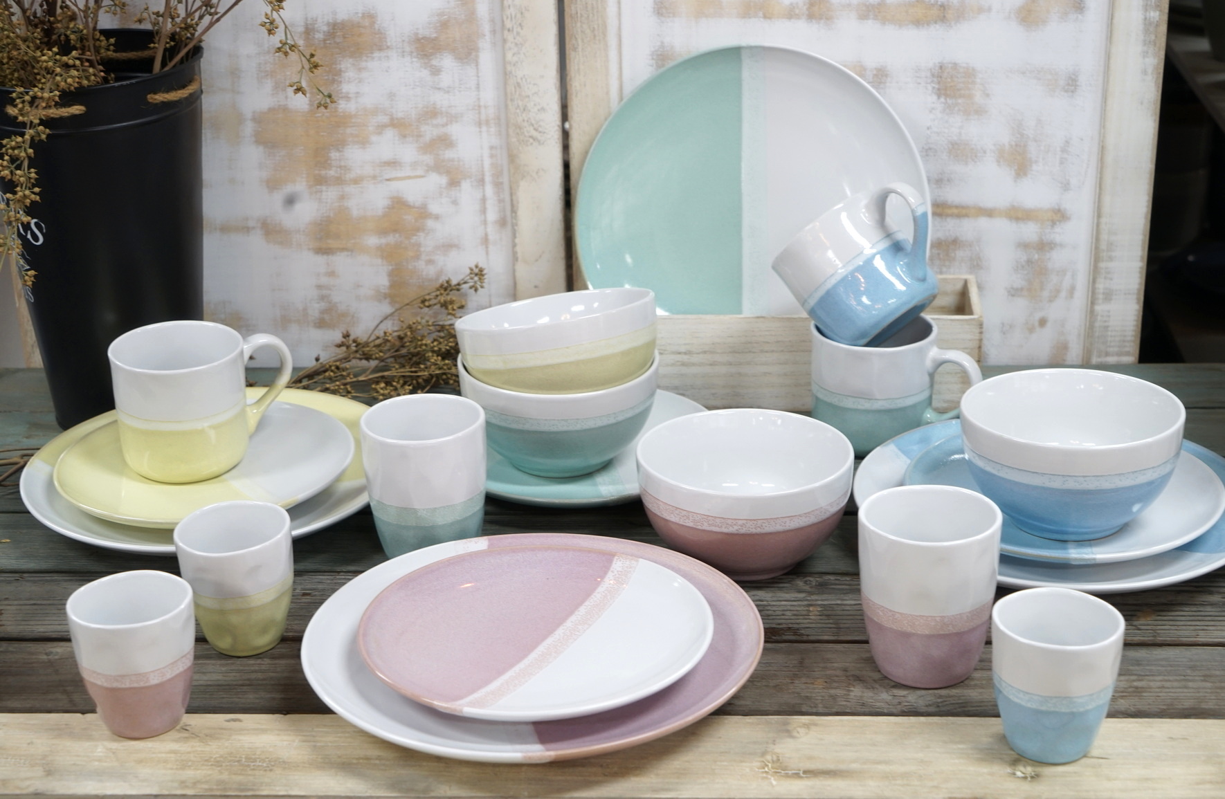 stoneware dinnerware set overlap glaze spring color